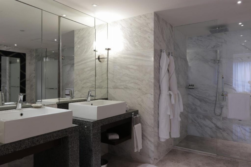 Fairmont Makati Main image